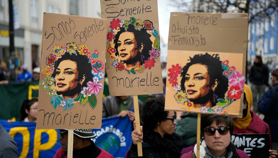 Demonstranter i Lisboa med plakater med bilde av den drepte brasilianske politikeren Marielle Franco. Demonstranter i Lisboa med plakater med bilde av den drepte brasilianske politikeren Marielle Franco. Foto: Armando Franca / AP / NTB