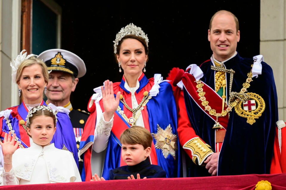 – Dette kom selvfølgelig som et stort sjokk, og William og jeg har gjort alt vi kan for å bearbeide og håndtere dette privat for barnas skyld, sier Kate. – Dette kom selvfølgelig som et stort sjokk, og William og jeg har gjort alt vi kan for å bearbeide og håndtere dette privat for barnas skyld, sier Kate.