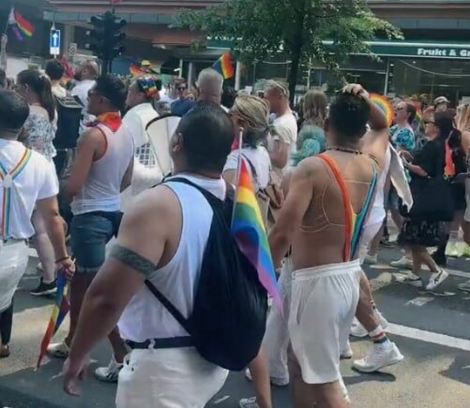 Et skjermbilde fra direktestrømmingen på TikTok, hvor kommentarene til den tiltalte mannen ble framsatt. Hatytringene ble ikke lagt ut samtidig som at personene på dette bildet ble filmet. Et skjermbilde fra direktestrømmingen på TikTok, hvor kommentarene til den tiltalte mannen ble framsatt. Hatytringene ble ikke lagt ut samtidig som at personene på dette bildet ble filmet.