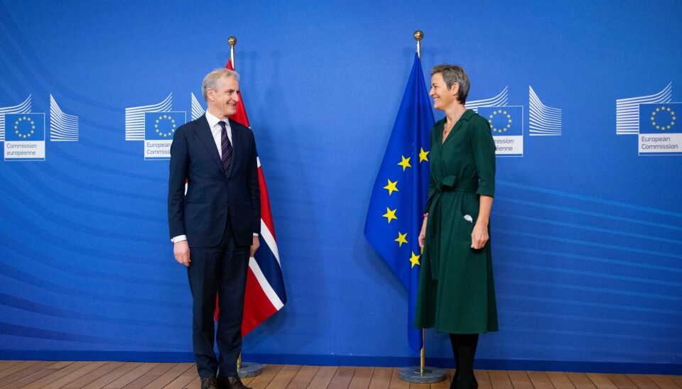 Statsminister Jonas Gahr Støre (Ap) i Brussel sammen med EU-kommisjonens visepresident Margrethe Vestager. Onde tunger vil ha det til at han er minst like opptatt av Brussel som Oslo. Statsminister Jonas Gahr Støre (Ap) i Brussel sammen med EU-kommisjonens visepresident Margrethe Vestager. Onde tunger vil ha det til at han er minst like opptatt av Brussel som Oslo.