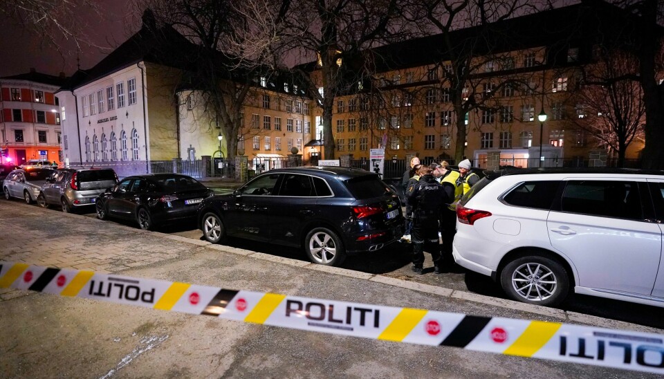 To menn har status som siktet og er varetektsfengselet etter en skyteepisode på Tøyen i Oslo i mars. Politiet ved Hersleb skole i Oslo hvor en person ble skutt. Foto: Lise Åserud / NTB