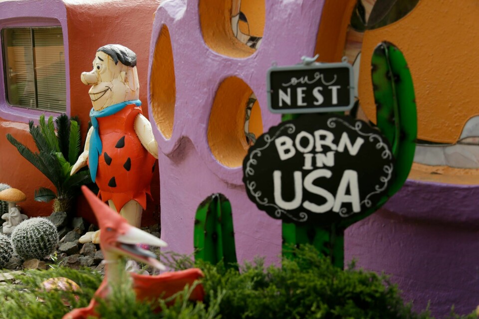 The Flintstones er en amerikansk tegnefilmkomedie, som så dagens lys første gang i 1960. Her et bilde fra The Flintstone house i California. The Flintstones er en amerikansk tegnefilmkomedie, som så dagens lys første gang i 1960. Her et bilde fra The Flintstone house i California.
