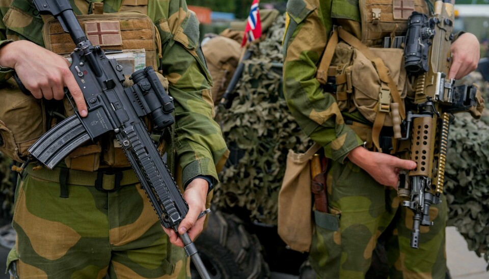 En av fire som ble født i 2005, oppgir at de ikke har helsen til å utføre førstegangstjenesten. Til sammenligning gjelder dette for to av tre i Sverige. En av fire som ble født i 2005, oppgir at de ikke har helsen til å utføre førstegangstjenesten. Til sammenligning gjelder dette for to av tre i Sverige. Foto: Javad Parsa / AP / NTB