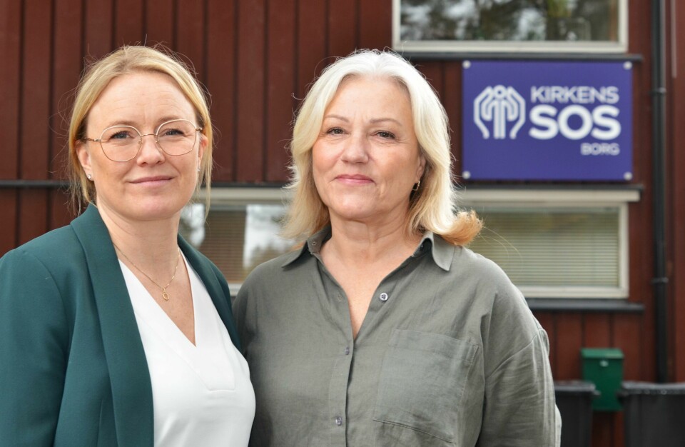 – Generelt må jeg nok dessverre si at chatten vår er mørkere enn samtalene som kommer inn via telefon, sier senterleder i Kirkens SOS Oslo og Borg, Turid Gjerde Spilling (t.v.), sammen med frivillig Vigdis Lervik Andersen. Senterleder i Kirkens SOS Oslo og Borg, Turid Gjerde Spilling og frivillig Vigdis Lervik Andersen.