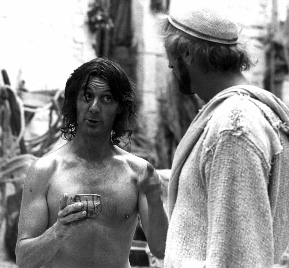 Michael Palin (t.v.) og Graham Chapman(som filmens hovedkarakter) i filmen «Life of Brian». Michael Palin (t.v.) og Graham Chapman(som filmens hovedkarakter) i filmen «Life of Brian».