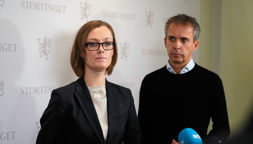Tidligere kultur- og likestillingsminister Anette Trettebergstuen (t.v.) unngår kritikk i konklusjonen til kontrollkomiteen fordi hun tok konsekvensene ved å gå av som statsråd, ifølge Dagens Næringsliv og Aftenposten. Arkivfoto: Tidligere kultur- og likestillingsminister Anette Trettebergstuen (t.v.) unngår kritikk i konklusjonen til kontrollkomiteen fordi hun tok konsekvensene ved å gå av som statsråd, ifølge Dagens Næringsliv og Aftenposten. Arkivfoto: Ole Berg-Rusten / NTB