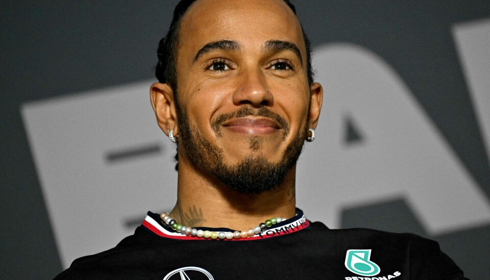 Lewis Hamilton på pressekonferanse i Bahrain. Lewis Hamilton på pressekonferanse i Bahrain.