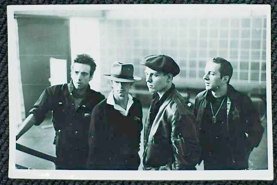 Man kan si mye flott om hvor godt The Clash hørtes ut. Men de så også bedre ut enn alle andre rockeband. Her er Mick Jones, Topper Headon, Paul Simenon og Joe Strummer i Chateau Neuf før konserten i 1980. FOTO: PER OLE OFTEDAL
