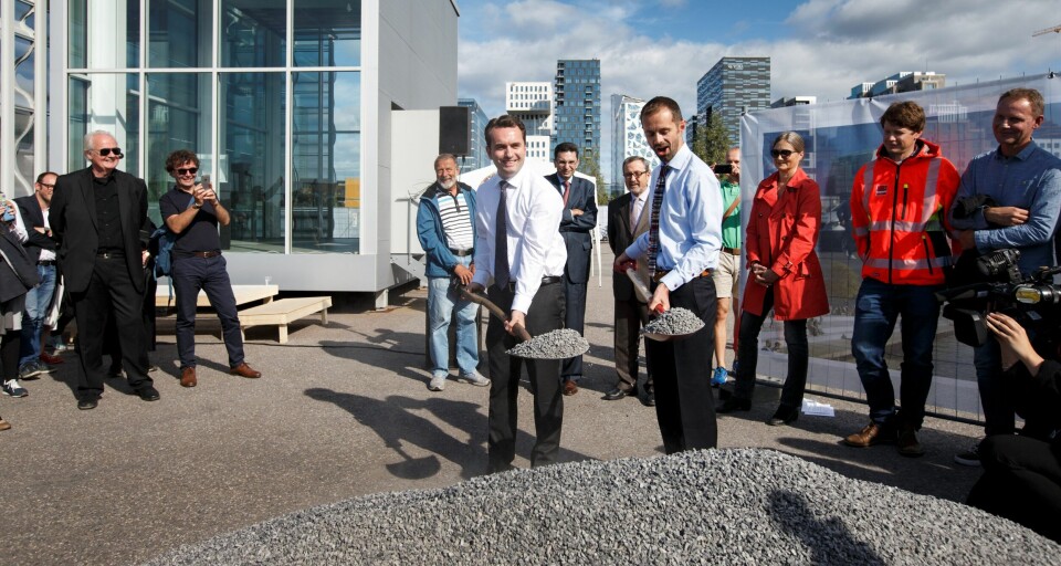 Byrådsleder i Oslo, Stian Berger Røsland (H) (t.v.) og kulturbyråd Hallstein Bjercke (V) tok det første offisielle spadetaket for det nye Munch-museet i Bjørvika tidligere i september. Men byggeprosessen er ikke i full gang ennå.FOTO: GORM KALLESTAD/NTB SCANPIX Byrådsleder i Oslo, Stian Berger Røsland (H) (t.v.) og kulturbyråd Hallstein Bjercke (V) tok det første offisielle spadetaket for det nye Munch-museet i Bjørvika tidligere i september. Men byggeprosessen er ikke i full gang ennå.FOTO: GORM KALLESTAD/NTB SCANPIX