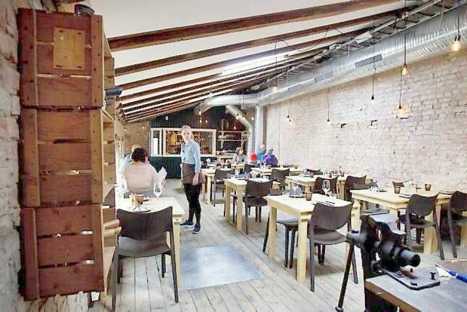 Enkelt og rustikt i en gammel stallbygning. Kolonihagen er kommet til Grünerløkka. FOTO: ARNE OVE BERGO