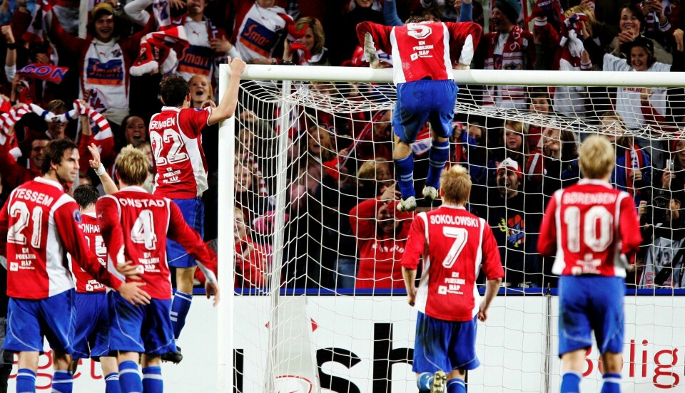 Ellevilt på Ullevaal for ti år siden da Lyn-spillerne feiret 1–0 over Vålerenga. VIF ble seriemester og Lyn havnet på bronseplass. FOTO: TOR RICHARDSEN/NTB SCANPIX