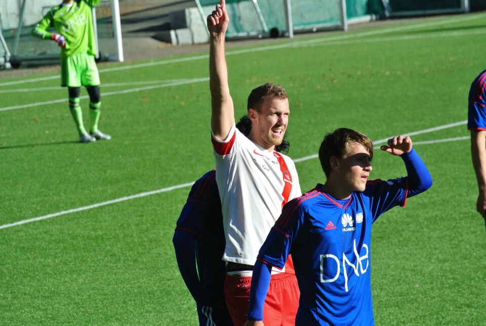 Få hadde tippet at Øyvind Mæland (hvit trøye) skulle score årets viktigste mål for Ullern lørdag. FOTO: REIDAR SOLLIE Få hadde tippet at Øyvind Mæland (hvit trøye) skulle score årets viktigste mål for Ullern lørdag. FOTO: REIDAR SOLLIE