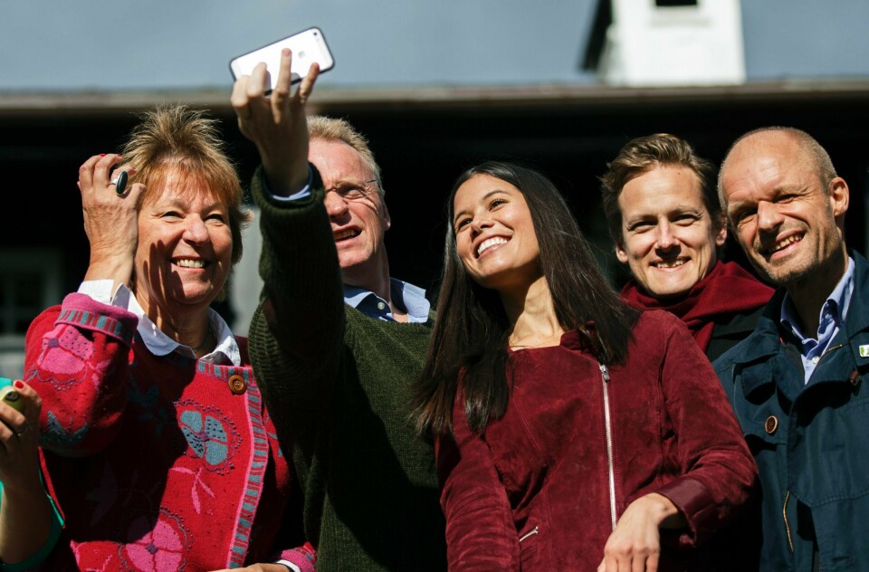 MDG, SV og AP har forhandlet siden bare noen dager etter valget. Nå er de endelig enige. Fra h. Frode Jacobsen (AP), Harald Nissen (MDG), Benjamin Larsen (SV), Lan Marie Nguyen Berg (MDG), Raymond Johansen (AP), Marianne Borgen (SV) og Tone Tellevik Dahl (AP) FOTO: Berit Roald/NTB scanpix