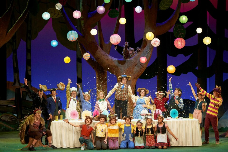Nationaltheatrets «Dyrene i Hakkebakkeskogen» har en rekke utsolgte forestillinger fram mot jul. FOTO: ØIVIND EIDE/ NATIONALTHEATRET Nationaltheatrets «Dyrene i Hakkebakkeskogen» har en rekke utsolgte forestillinger fram mot jul. FOTO: ØIVIND EIDE/ NATIONALTHEATRET