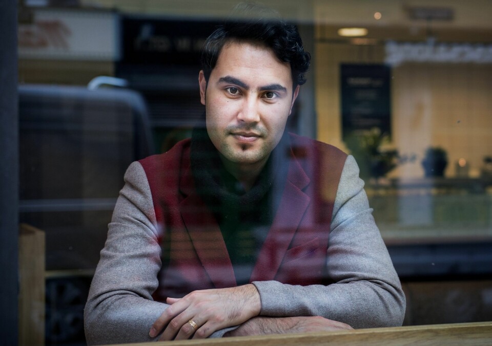 Mustafa Sarvary jobber for Afghanistankomiteen i Kabul. Sikkerhetssituasjonen blir stadig farligere, og hver dag ser han busslaster med mennesker på vei til grensen. FOTO: FRØYDIS FALCH URBYE Mustafa Sarvary jobber for Afghanistankomiteen i Kabul. Sikkerhetssituasjonen blir stadig farligere, og hver dag ser han busslaster med mennesker på vei til grensen. FOTO: FRØYDIS FALCH URBYE
