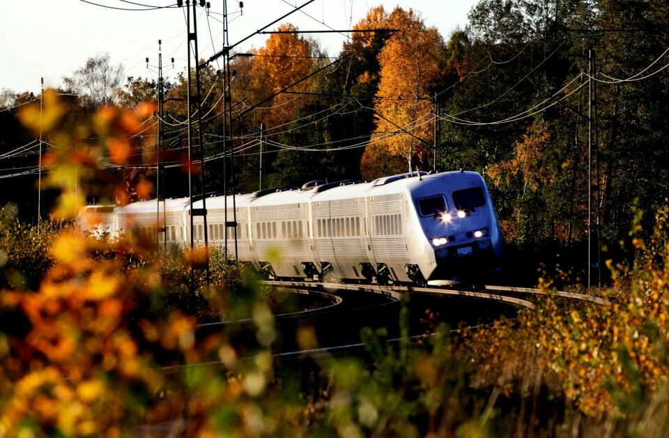 Etter at SJ satte inn hurtigtog på strekningen Stockholm-Oslo i august, ble reisetiden redusert betraktelig, iallfall på papiret. Men med til dels ny infrastruktur kan SJ 2000-togene virkelig få opp farten mellom hovedstedene. FOTO: STEFAN NILSSON/SJ