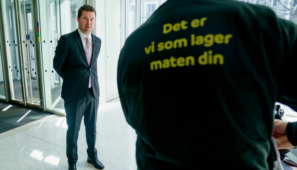 Landbruksministeren Geir Pollestad (Sp) før overleveringen av årets jordbruksoppgjør kom i gang i Landbruks- og matdepartementet. Landbruksministeren Geir Pollestad (Sp) før overleveringen av årets jordbruksoppgjør kom i gang i Landbruks- og matdepartementet. Foto: Stian Lysberg Solum / NTB
