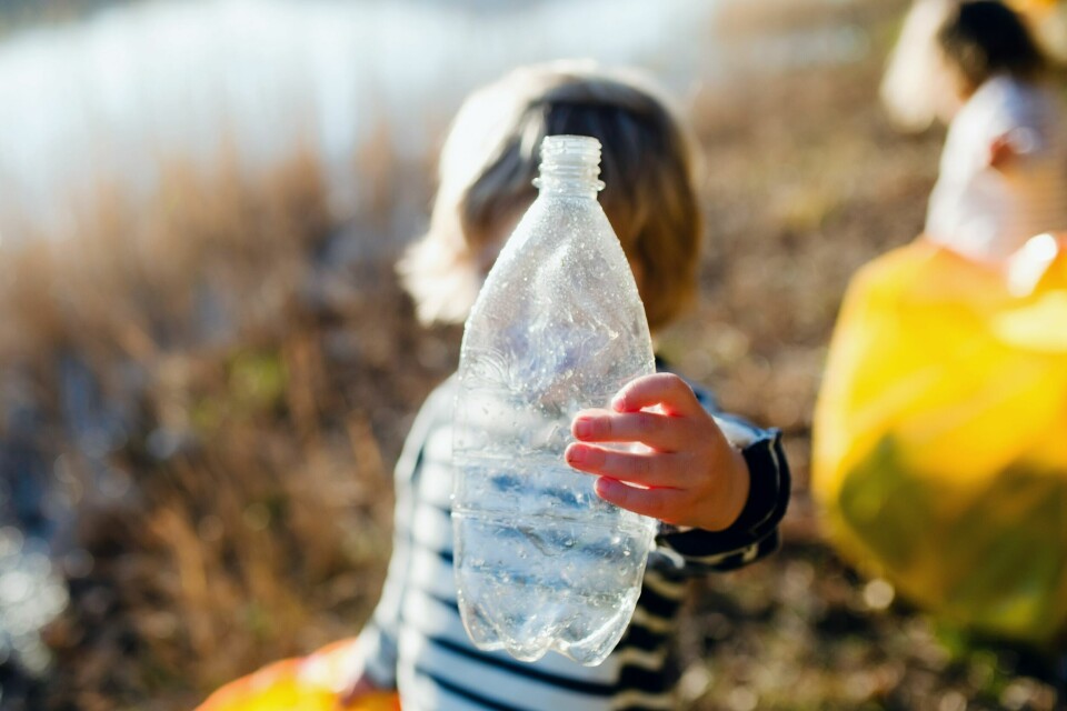 Norske foreldre svarer i undersøkelsen at de bekymrer seg for om barnas helse påvirkes av plast. Norske foreldre svarer i undersøkelsen at de bekymrer seg for om barnas helse påvirkes av plast.