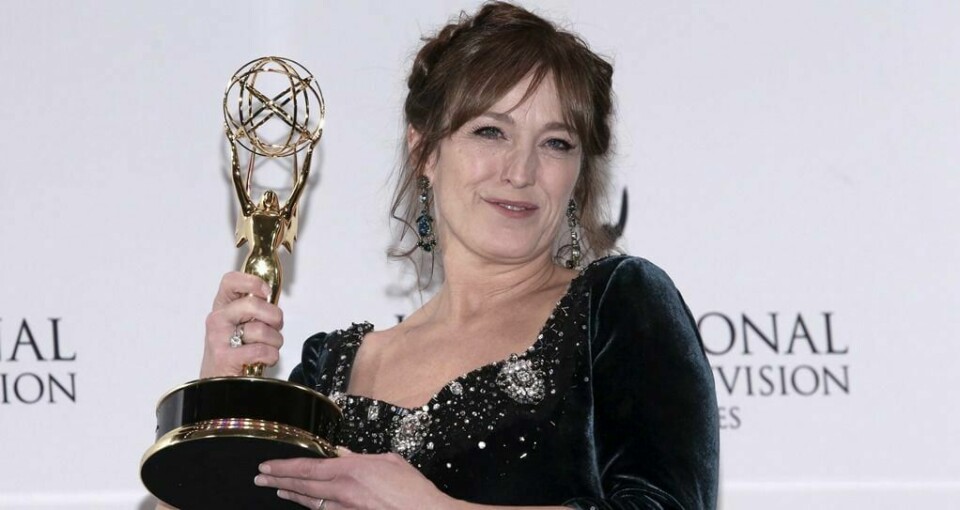 Anneke von der Lippe med Emmy-prisen for beste kvinnelige skuespiller. FOTO: ANDREW KELLY/REUTERS/NTB SCANPIX