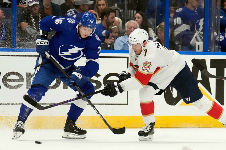 Emil Lilleberg og Lightning er ennå ikke ute av NHL-sluttspillet etter at de slo Florida Panthers 6-3 natt til søndag Emil Lilleberg og Lightning er ennå ikke ute av NHL-sluttspillet etter at de slo Florida Panthers 6–3 natt til søndag. Foto: Chris O'Meara / AP / NTB