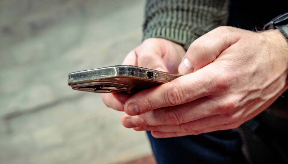 Telenor advarer mot en økning i telefonsvindel. Spesielt «spoofing»-metoden er brukt. Over halvparten av de unge i undersøkelsen bekymrer seg for spredning av falske nyheter og desinformasjon. En av tre uroer seg over tempoet og utviklingen på kunstig intelligens. Foto: Emilie Holtet / NTB