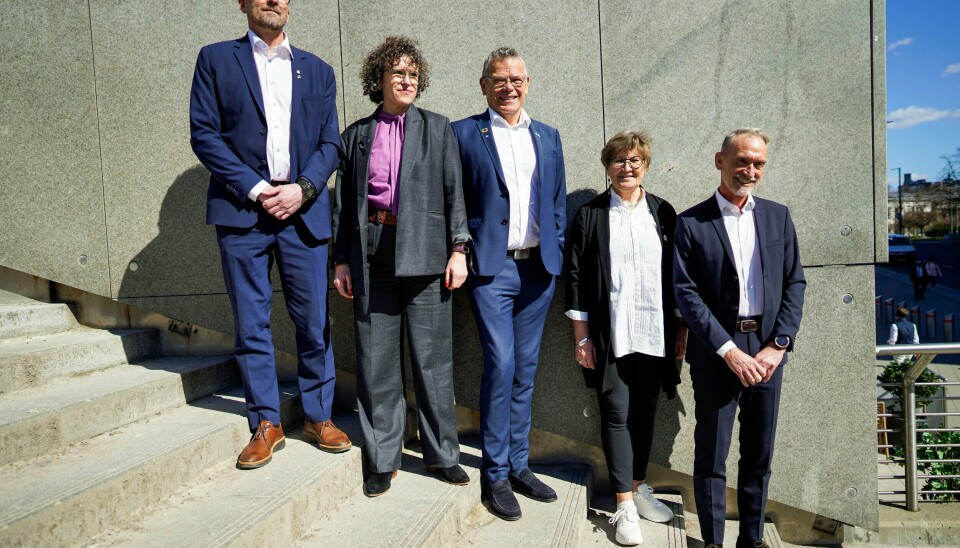 Forhandlingslederne i kommuneoppgjøret før forhandlingsstart i april. F.v.: Geir Røsvoll leder i Unio, Tonje Leborg, leder i Akademikerne, Trond Ellefsen leder i YS, Mette Nord, leder i Fagforbundet og Tor Arne Gangsø, direktør i KS. KS er nå enige med alle disse unntatt Akademikerne. Forhandlingslederne i kommuneoppgjøret før forhandlingsstart i april. F.v.: Geir Røsvoll leder i Unio, Tonje Leborg, leder i Akademikerne, Trond Ellefsen leder i YS, Mette Nord, leder i Fagforbundet og Tor Arne Gangsø, direktør i KS. KS er nå enige med alle disse unntatt Akademikerne. Foto: Heiko Junge / NTB