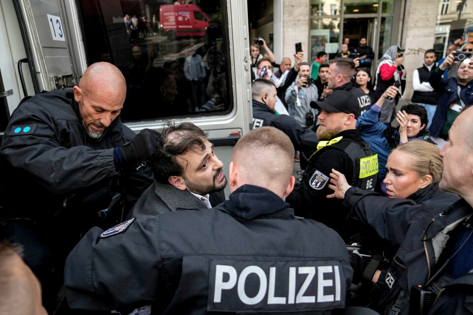Tysk politi pågrep i helgen flere deltakere i en propalestinsk demonstrasjon i Berlin. Tysk politi pågrep i helgen flere deltakere i en propalestinsk demonstrasjon i Berlin. Foto: AP / NTB