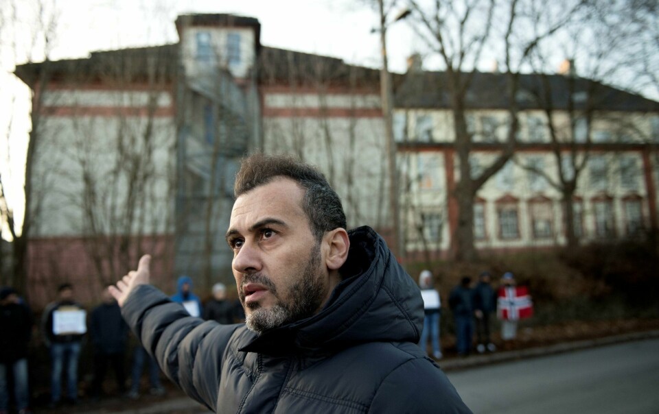 Mohammad Hassan Al Ali forteller at mange er lei av ventetilværelsen på Teisen i Oslo, og mener at den manglende kommunikasjonen fra UDI gjør saken enda verre. Verst er det for barna som etter tre måneder i Norge fremdeles ikke får gå på skolen. FOTO: MIMSY MØLLER