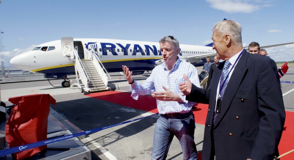 Svein Hurlen, styreleder i Rygge Sivile Lufthavn AS (t.h.), frykter konsekvensene dersom leder Michael O'Leary (t.v.) i Ryanair bestemmer seg for å rømme fra fly plassen. Her fra juli 2009, i forbindelse med at lavprisselskapet åpnet sju ruter fra Rygge. Foto: Morten Holm/NTB SCANPIX