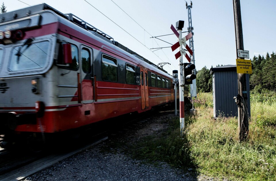Billigere tog: Et av regjeringens klimatiltak er å redusere månedskortprisen på jernbane med 20 prosent. FOTO: FREDRIK BJERKNES