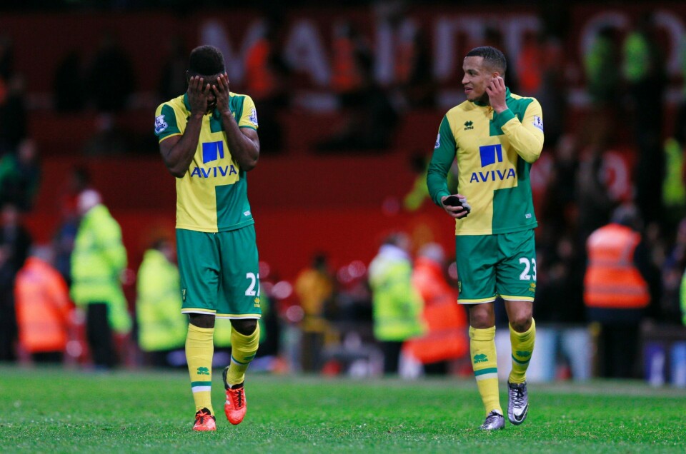 Alexander Tettey (tv.) og Martin Olsson tror nesten ikke hva de har vært med på på Old Trafford lørdag. FOTO: NTB SCANPIX