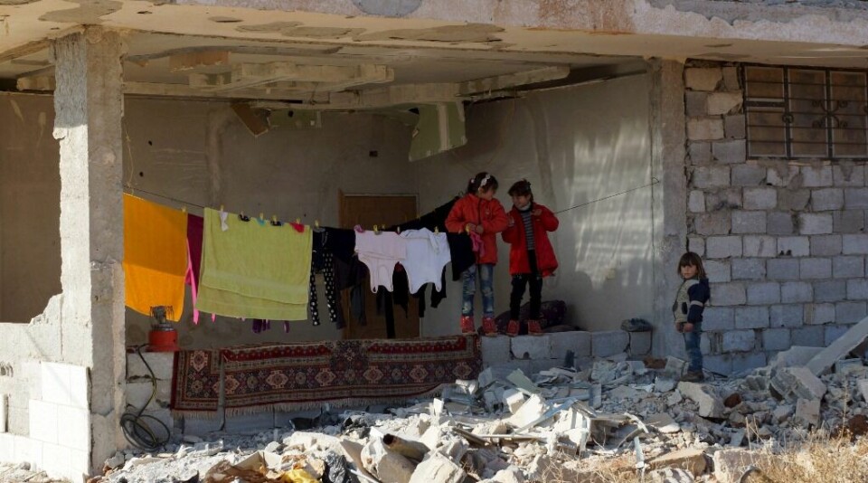 I flere år har krigen herjet Syria der millioner av mennesker har gjennomgått store lidelser. Men Jan Egeland i Flyktninghjelpen håper 2016 kan bli et vendepunkt og gi nytt håp for bl.a. disse barna i Naemeh øst for Deraa. FOTO: ALAA AL-FAQIR/REUTERS/NTB SCANPIX I flere år har krigen herjet Syria der millioner av mennesker har gjennomgått store lidelser. Men Jan Egeland i Flyktninghjelpen håper 2016 kan bli et vendepunkt og gi nytt håp for bl.a. disse barna i Naemeh øst for Deraa. FOTO: ALAA AL-FAQIR/REUTERS/NTB SCANPIX
