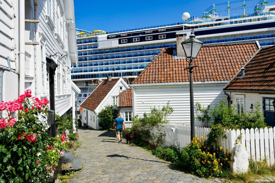 Cruiseskipet Costa Firenze på besøk i Stavanger i fjor – sett fra innbyggernes synsvinkel. Cruiseskipet Costa Firenze på besøk i Stavanger i fjor – sett fra innbyggernes synsvinkel.
