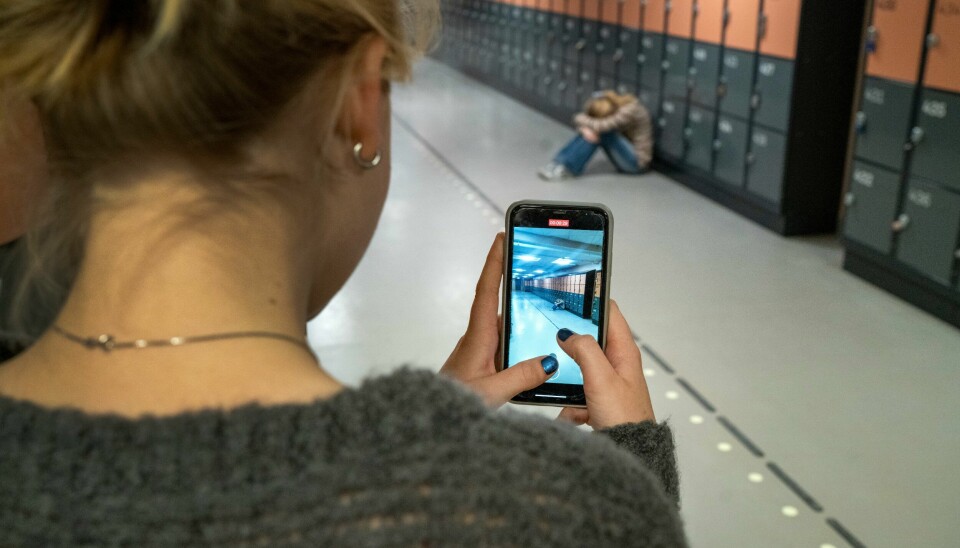 Unge jenter er hardest rammet av mobileksperimentet vi driver på våre barn og unge, skriver spaltisten. Unge jenter er hardest rammet av mobileksperimentet vi driver på våre barn og unge, skriver spaltisten