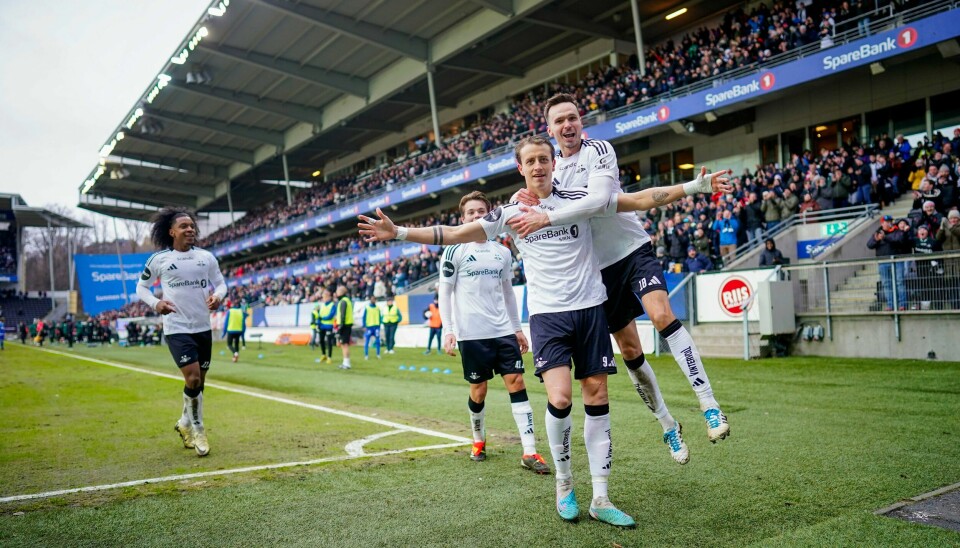 Rosenborgs Ole Sæter jubler med Ole Selnæs på ryggen etter 1–0 målet under eliteseriekampen i fotball mellom Rosenborg og Sandefjord på Lerkendal stadion. Foto: Ole Martin Wold / NTB Rosenborgs Ole Sæter jubler med Ole Selnæs på ryggen etter 1–0 målet under eliteseriekampen i fotball mellom Rosenborg og Sandefjord på Lerkendal stadion. Foto: Ole Martin Wold / NTB