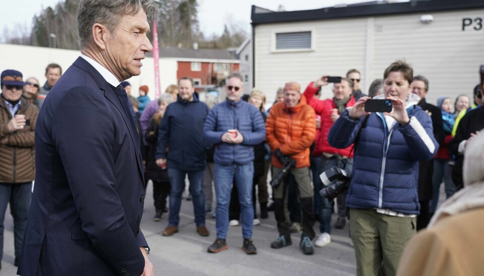 Energiminister Terje Aasland (Ap) dro til Bærum for å kunngjøre nyhetene om den nye kabelen. Energiminister Terje Aasland (Ap) dro til Bærum for å kunngjøre nyhetene om den nye kabelen. Foto: Terje Bendiksby / NTB
