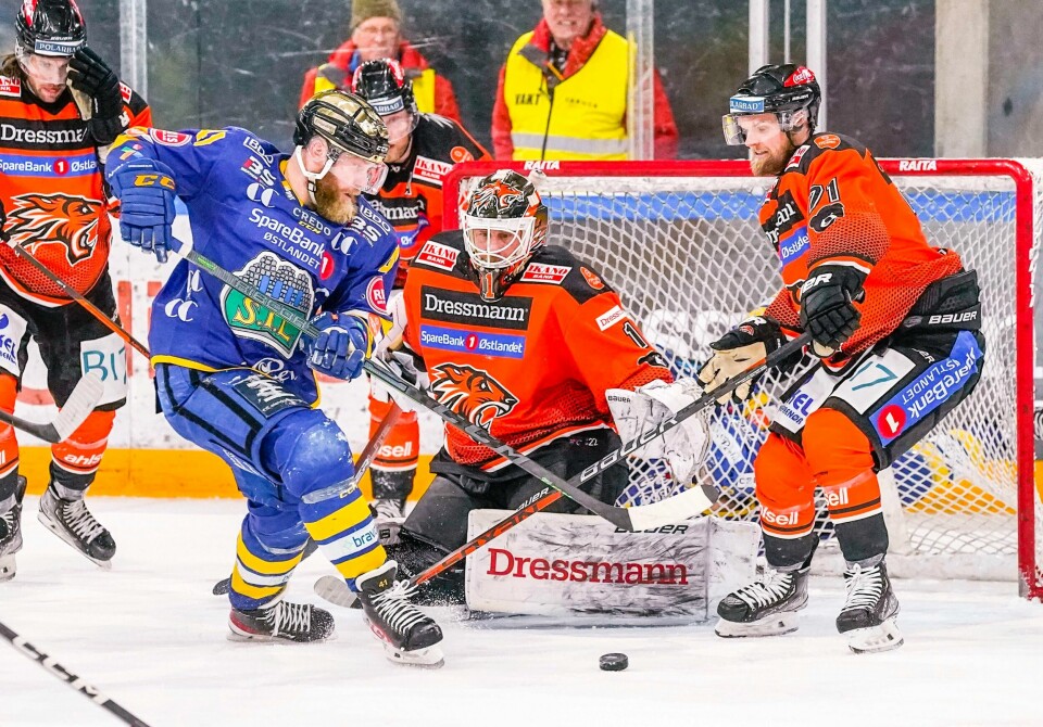 Frisk Asker slo Storhamar 2-1 borte etter forlengning i det tredje semifinaleoppgjøret i NM-sluttspillet i ishockey onsdag kveld. Her fra en tidligere kamp Foto: Lise Åserud / NTB