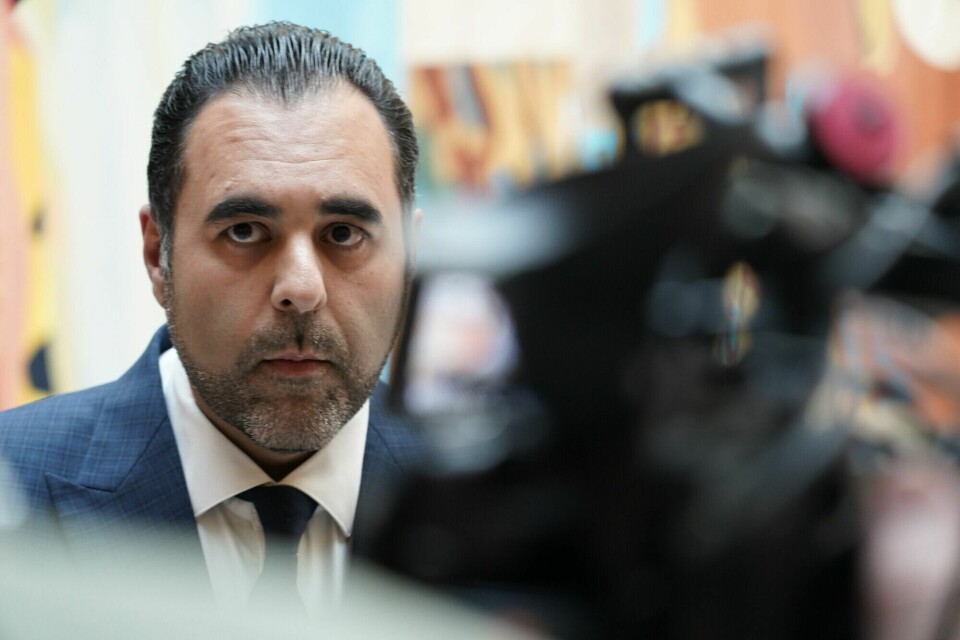 Stortingspresident Masud Gharahkani kommenterer onsdag at det er fremsatt to bombetrusler mot Stortinget siden tirsdag kveld. Stortingspresident Masud Gharahkani kommenterer onsdag at det er fremsatt to bombetrusler mot Stortinget siden tirsdag kveld.