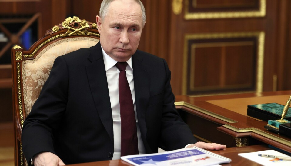 Russland og president Vladimir Putin gikk til fullskala invasjon av nabolandet Ukraina i februar 2022. Russian President Vladimir Putin listens to Anna Tsivileva, chairwoman of the Defenders of the Fatherland Foundation, at the Kremlin, in Moscow, Russia, Tuesday, April 2, 2024. (Mikhail Metzel, Sputnik, Kremlin Pool Photo via AP)