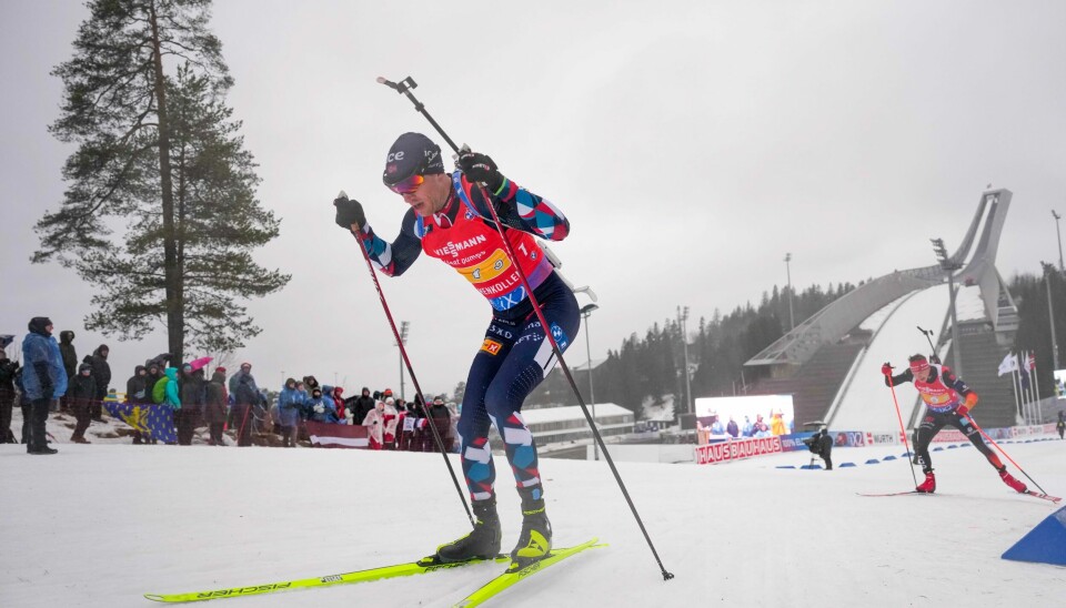 Tarjei Bø under blandet stafett i Holmenkollen i mars. Tarjei Bø gikk en kjempeetappe i Holmenkollen. Foto: Javad Parsa / NTB