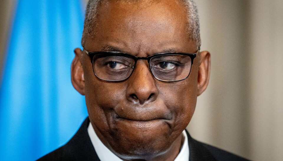 USAs forsvarsminister Lloyd Austin. USAs forsvarsminister Lloyd Austin deltok på et støttemøte for Ukraina i Tyskland tirsdag. Behandlingen av ny amerikansk militærstøtte til Ukraina har stanset opp i Representantenes hus, der den republikanske lederen Mike Johnson så langt har nektet å behandle saken. Foto: Michael Probst / AP / NTB