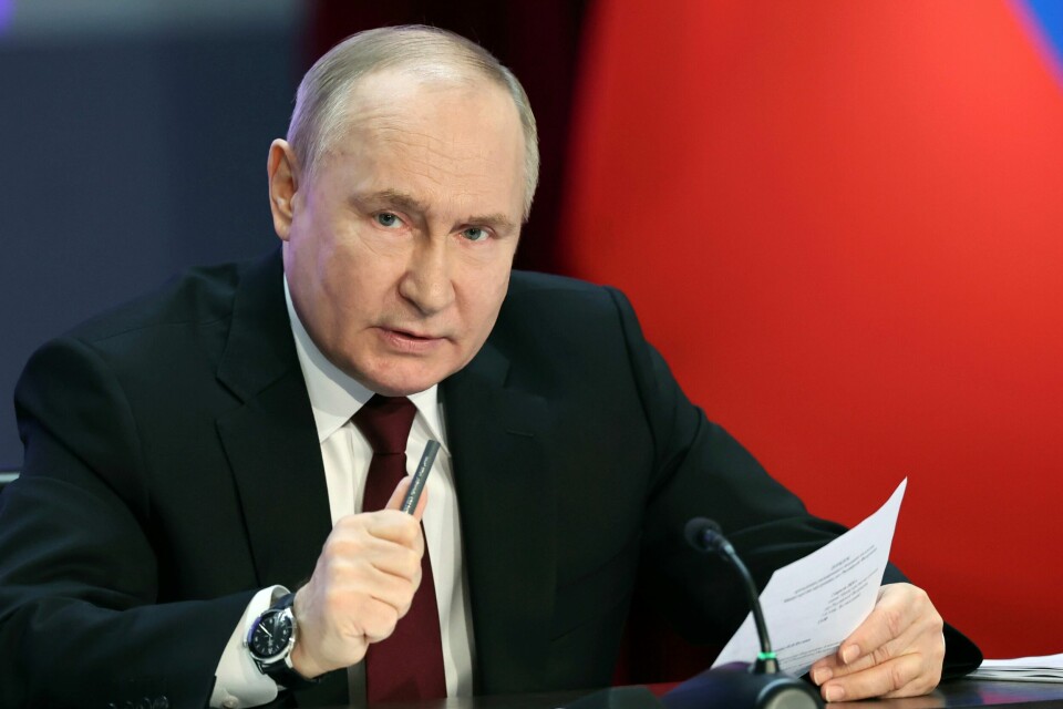 Russland og president Vladimir Putin gikk til fullskala invasjon av nabolandet Ukraina i februar 2022, åtte år etter at konflikten tente til med russernes annektering av Krim-halvøya. Russian President Vladimir Putin speaks during the annual meeting of Russian Interior Ministry Board in Moscow, Russia, Tuesday, April 2, 2024. (Sergei Savostyanov, Sputnik, Kremlin Pool Photo via AP)
