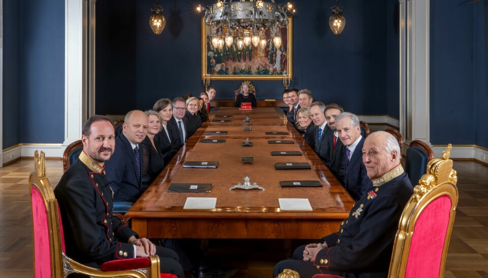 Slik ser det vanligvis ut når det holdes statsråd med kong Harald og kronprins Haakon på Slottet. Her fra desember i fjor. Slik ser det vanligvis ut når det holdes statsråd med kong Harald og kronprins Haakon på Slottet. Her fra desember i fjor. Foto: Heiko Junge / NTB