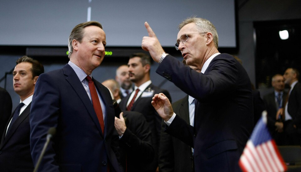 Nato fyller 75 år 4. april. I den forbindelse samles Nato-landenes utenriksministre i belgiske Brussel. Her er britenes utenriksminister David Cameron i samtale med Natos generalsekretær Jens Stoltenberg onsdag.