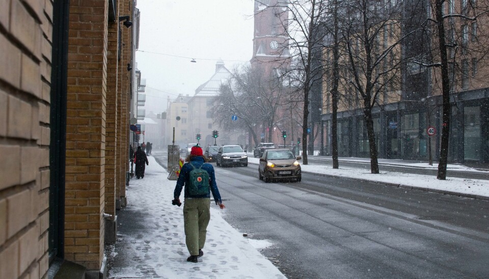 Nå laver det ned igjen, på en by som bare er sånn passe godt forberedt. Snø i Oslo