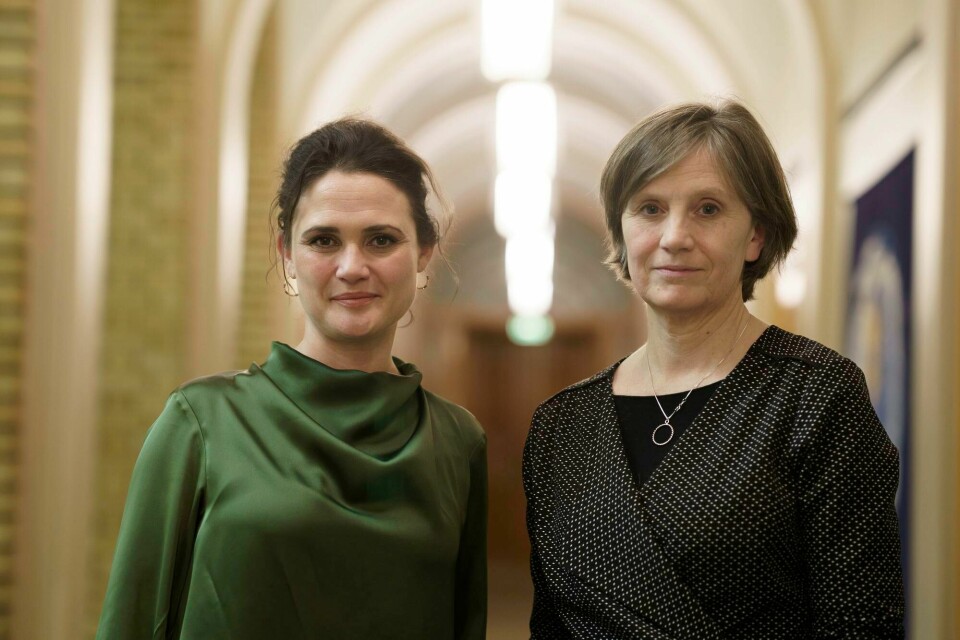 Kunnskapsminister Kari Nessa Nordtun (Ap) og Barne- og familieminister Kjersti Toppe (Sp) vurderer å innføre aldersgrense for sosiale medier. Kunnskapsminister Kari Nessa Nordtun (Ap) og Barne- og familieminister Kjersti Toppe (Sp) vurderer å innføre aldersgrense for sosiale medier.