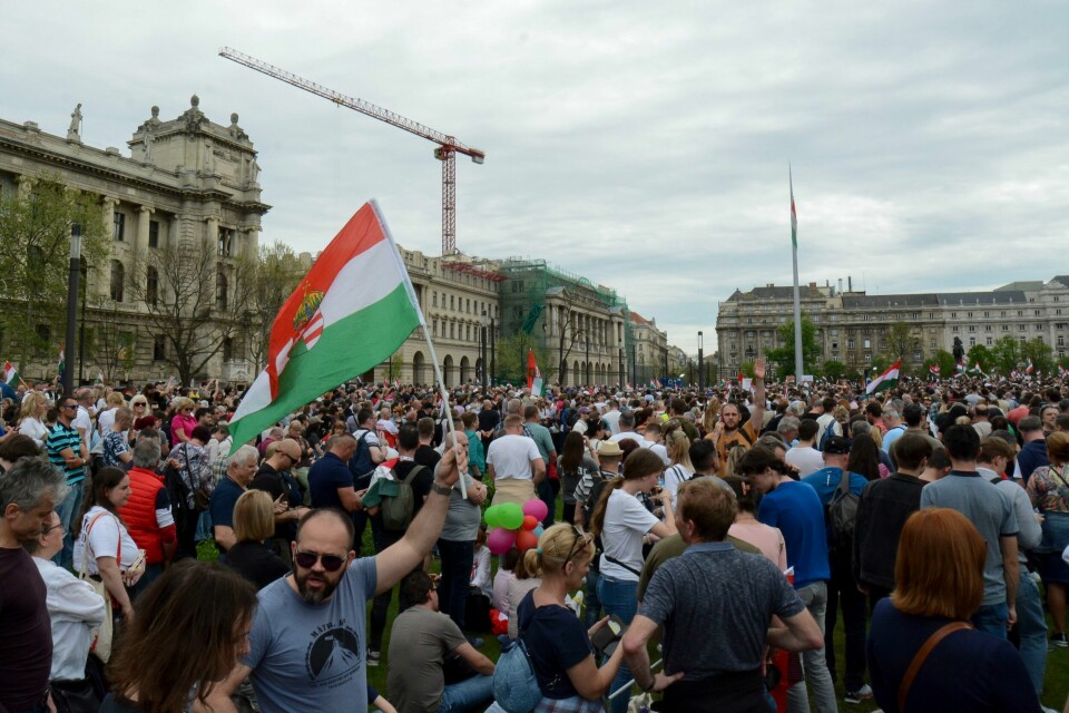 Titusenvis av ungarere demonstrerte lørdag i Budapest til støtte for Péter Magyar, en av statsminister Victor Orbans hardeste kritikere.