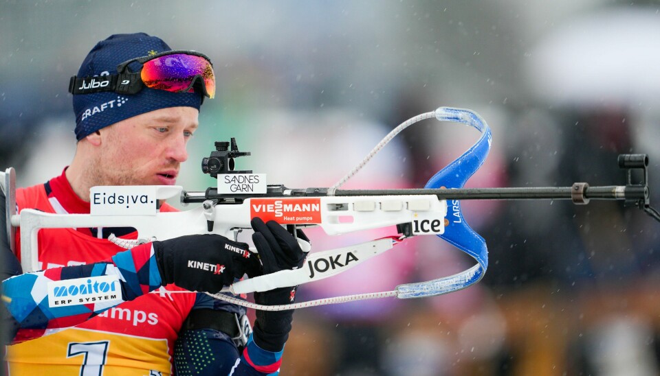 Skiskytterveteranen Tarjei Bø tapte gullkampen på fellesstarten i NM Tarjei Bø tok innpå lillebror Johannes Thingnes Bø i verdenscupen på en dag da ingen av dem hadde klaff på standplass. Foto: Javad Parsa / NTB