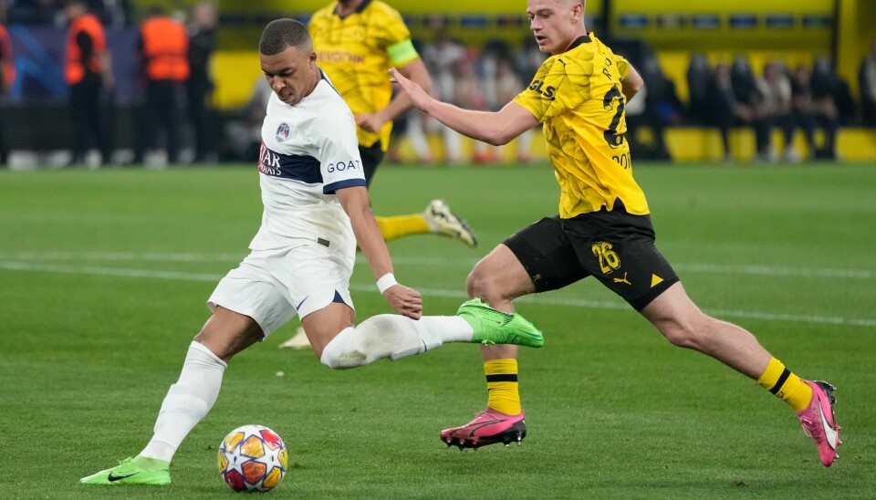 Julian Ryerson i duell med Kylian Mbappé onsdag. Julian Ryerson i duell med Kylian Mbappé onsdag. Foto: Matthias Schrader / AP / NTB