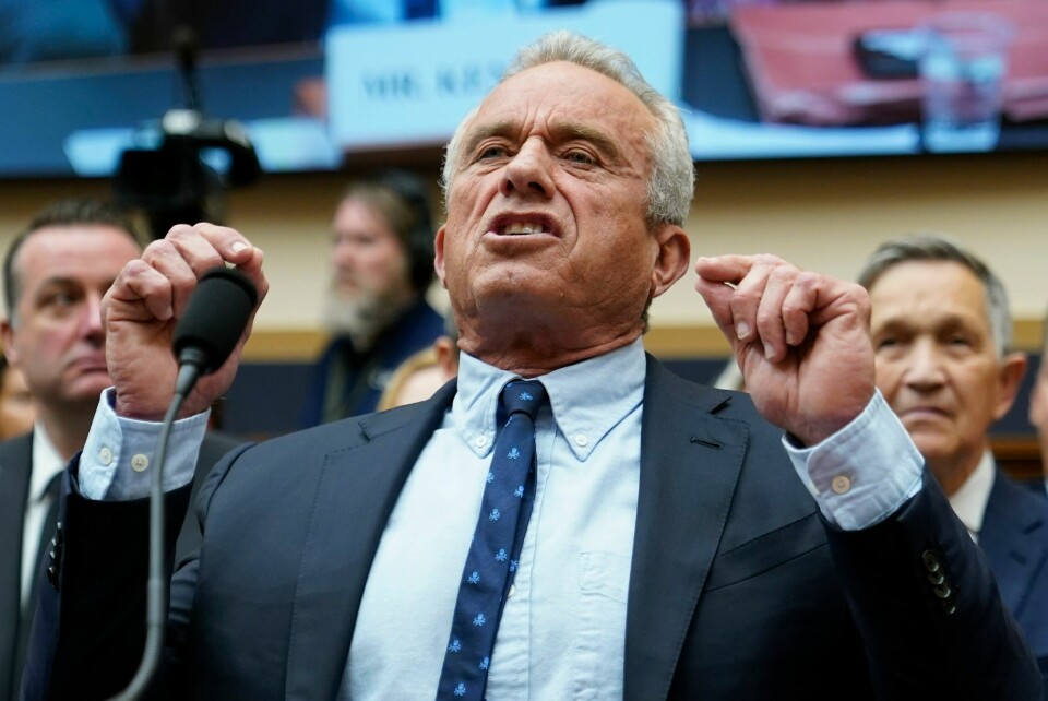 Robert F. Kennedy Jr. vil bli president, men får ikke støtten som han nok kunne ønsket seg fra egen familie. Democratic presidential candidate Robert F. Kennedy Jr., testifies before the House Select Subcommittee on the Weaponization of the Federal Government, Thursday, July 20, 2023, on Capitol Hill in Washington. (AP Photo/Patrick Semansky)